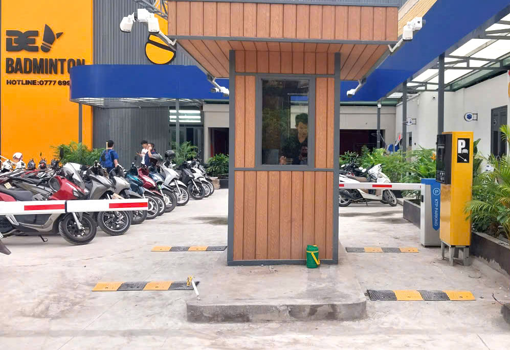 hệ thống giữ xe tự động - khách tự lấy thẻ lối vào